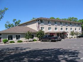 Enjoy a relaxing stay at Budget Host Inn & Suites near North Branch, MN